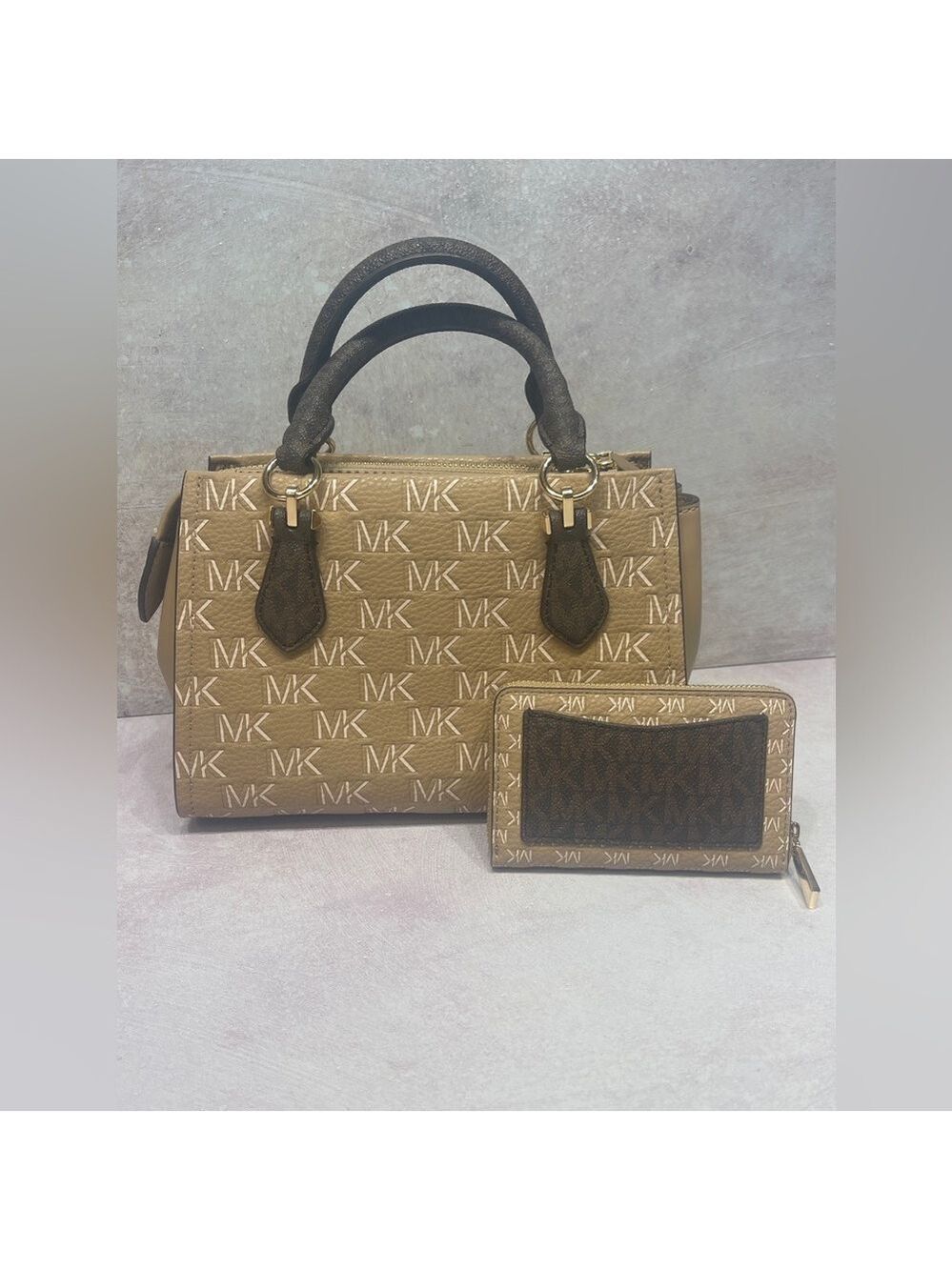 Michael Kors Marilyn Small Satchel & Wallet Set
Camel/Brown MK Signature Logo - Picture 2 of 13